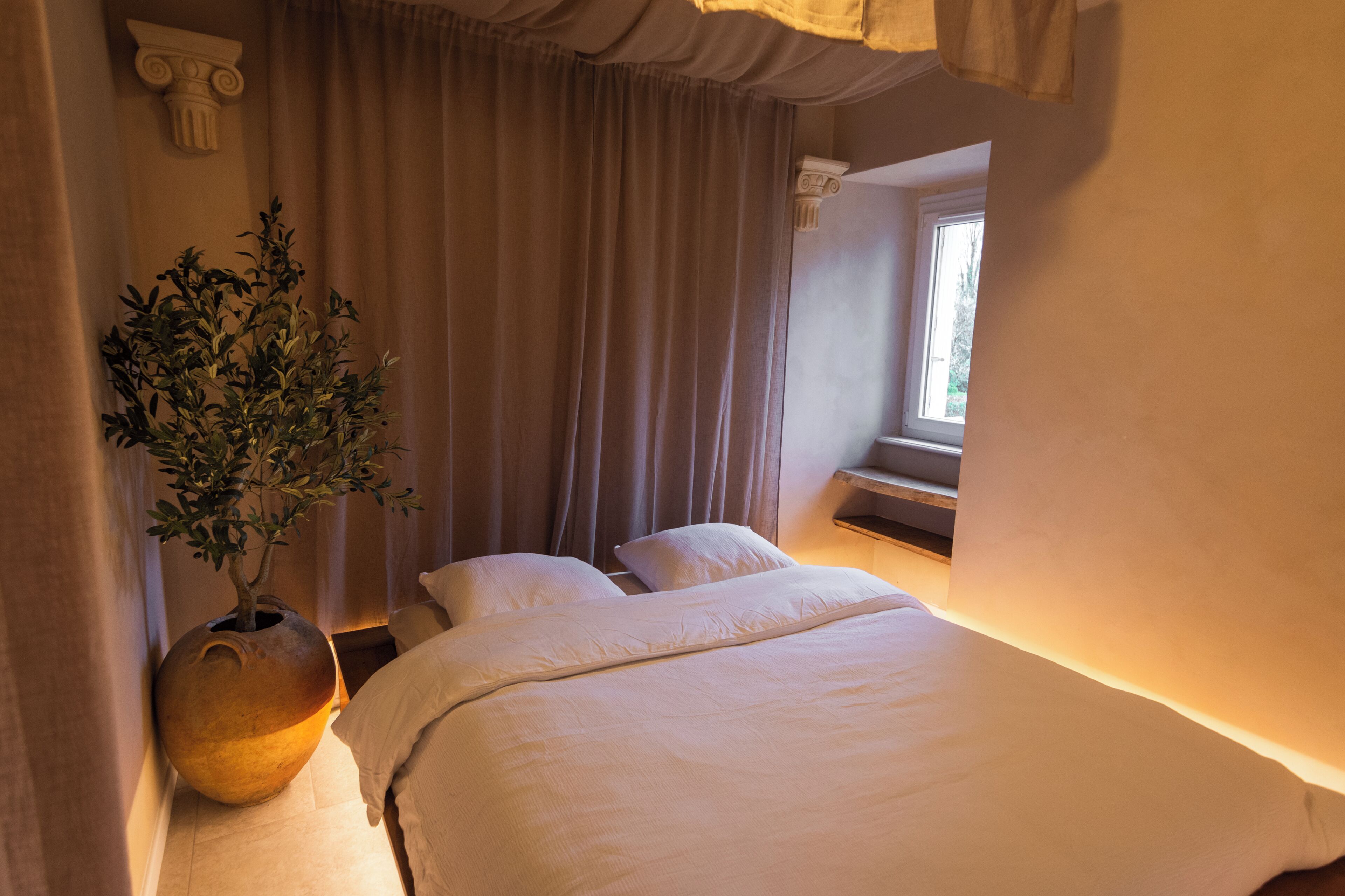WiFi, bed sheets