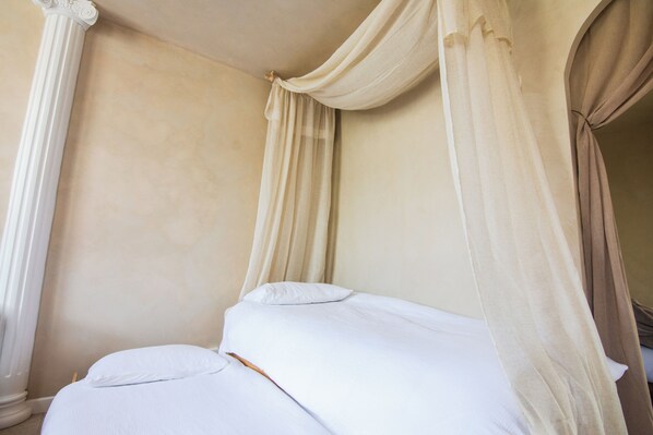 Room - Vrbo Property (Sèvremont)