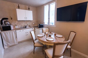 Dining - Vrbo Property (Sèvremont)