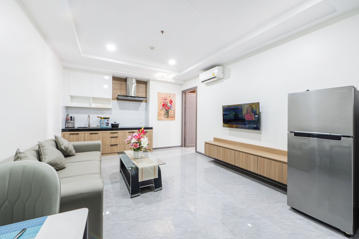 Superior Double Room, River View | Living area | 32-inch LED TV with satellite channels