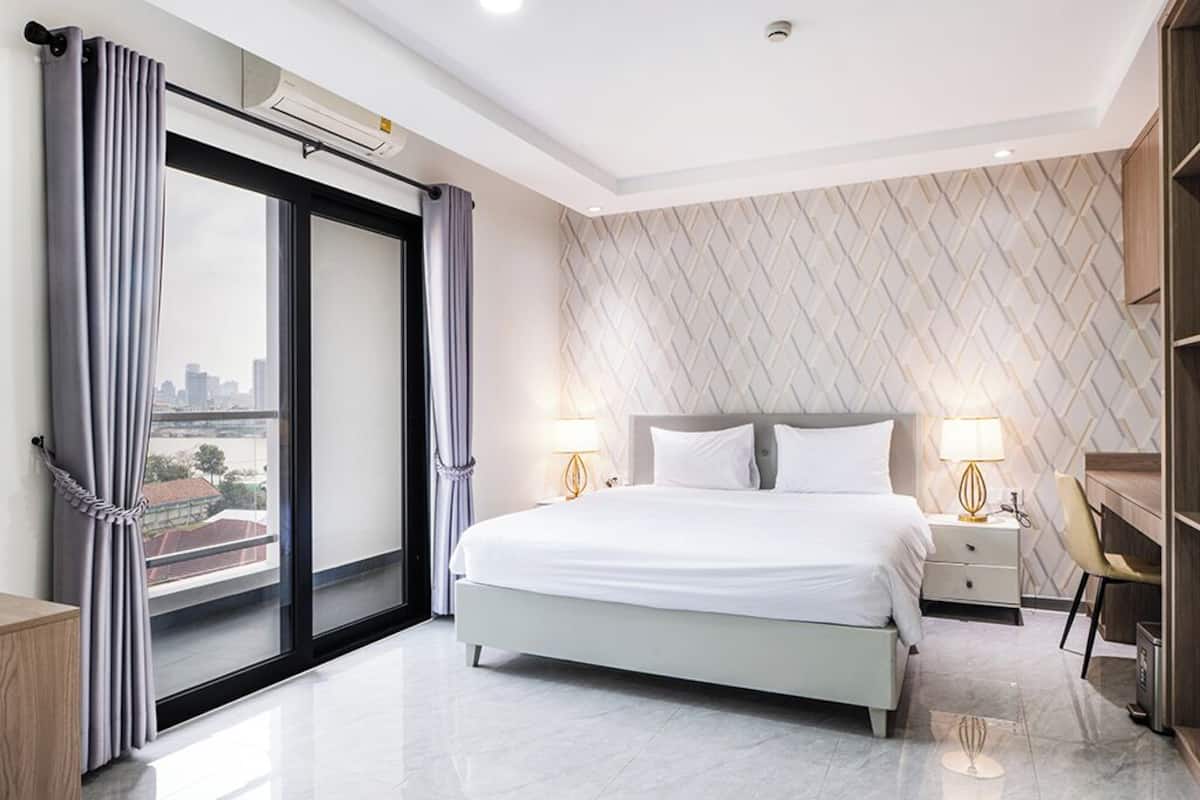 Habitación superior, 1 habitación, balcón, vista al río | Escritorio y wifi gratis