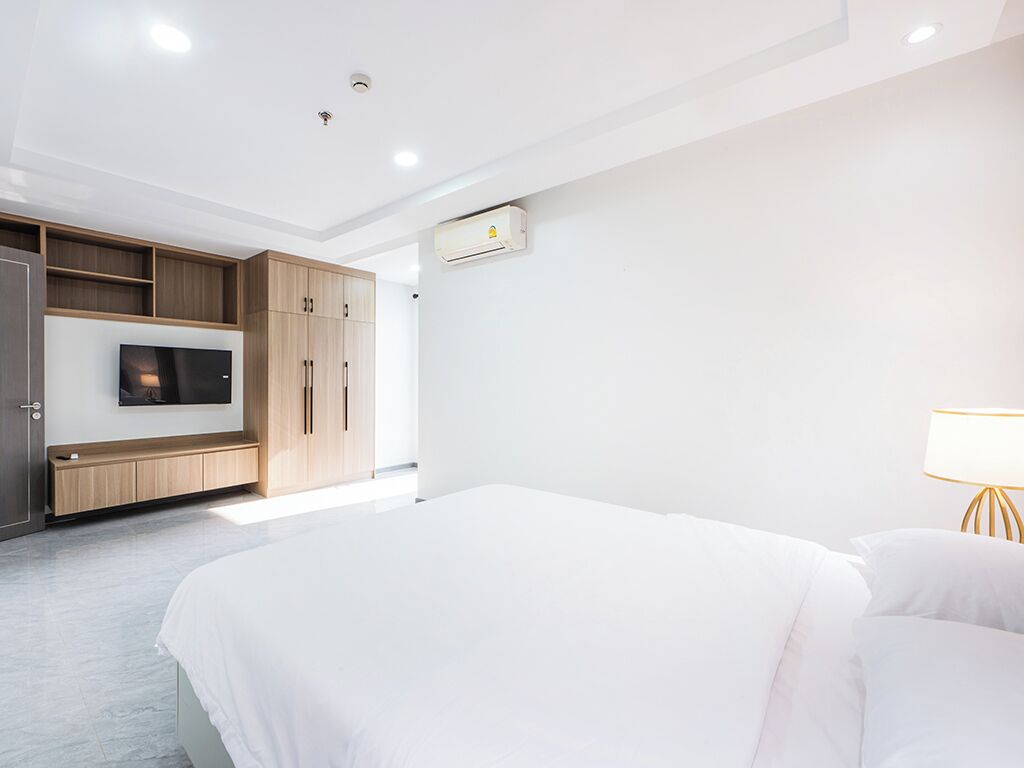 Quarto triplo executivo, sacada, vista para o rio | Escrivaninha, Wi-Fi de cortesia