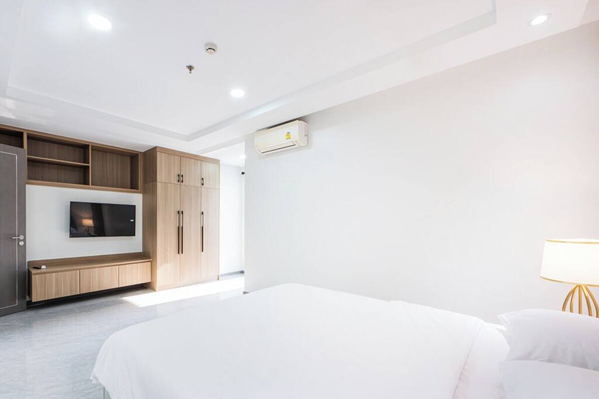Habitación triple ejecutiva, balcón, vista al río | Escritorio y wifi gratis