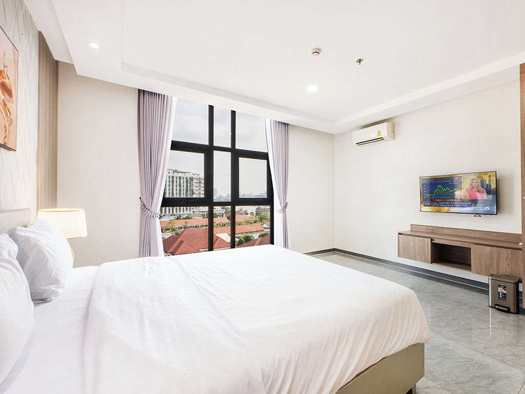 Quarto casal luxo, sacada, vista para o rio | Escrivaninha, Wi-Fi de cortesia