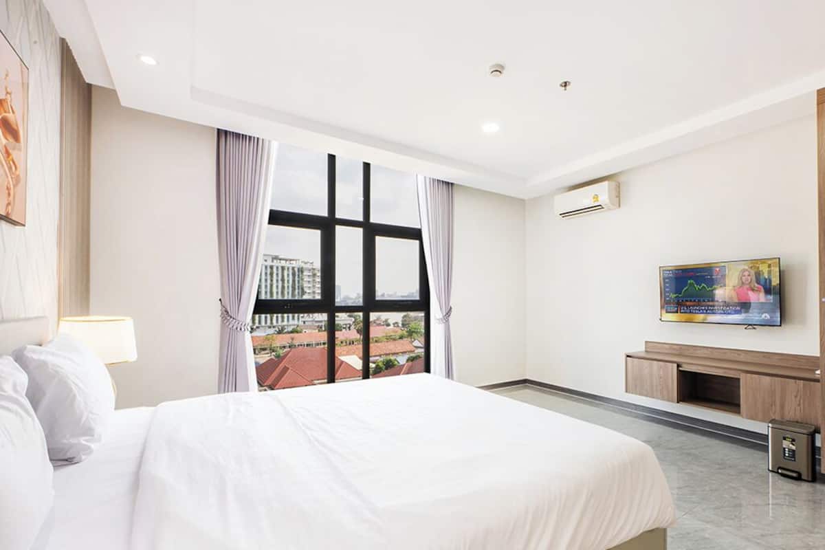 Habitación doble, balcón, vista al río | Escritorio y wifi gratis