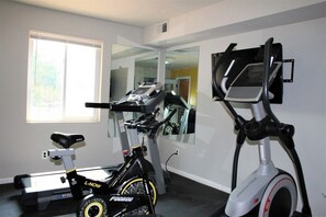 Fitness facility - Elegant Chateau Escape | Parking Included (Wilmington)