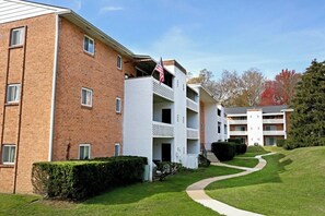 Exterior - Elegant Chateau Escape | Parking Included (Wilmington)