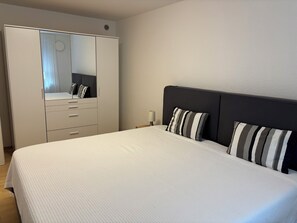 Iron/ironing board, WiFi, bed sheets - Vrbo Property (Hückeswagen)