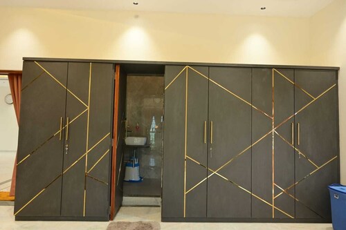 4-bedroom bungalow in marvelous Isarwarpur with cool AC