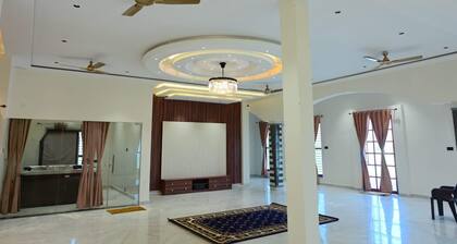 4-bedroom bungalow in marvelous Isarwarpur with cool AC