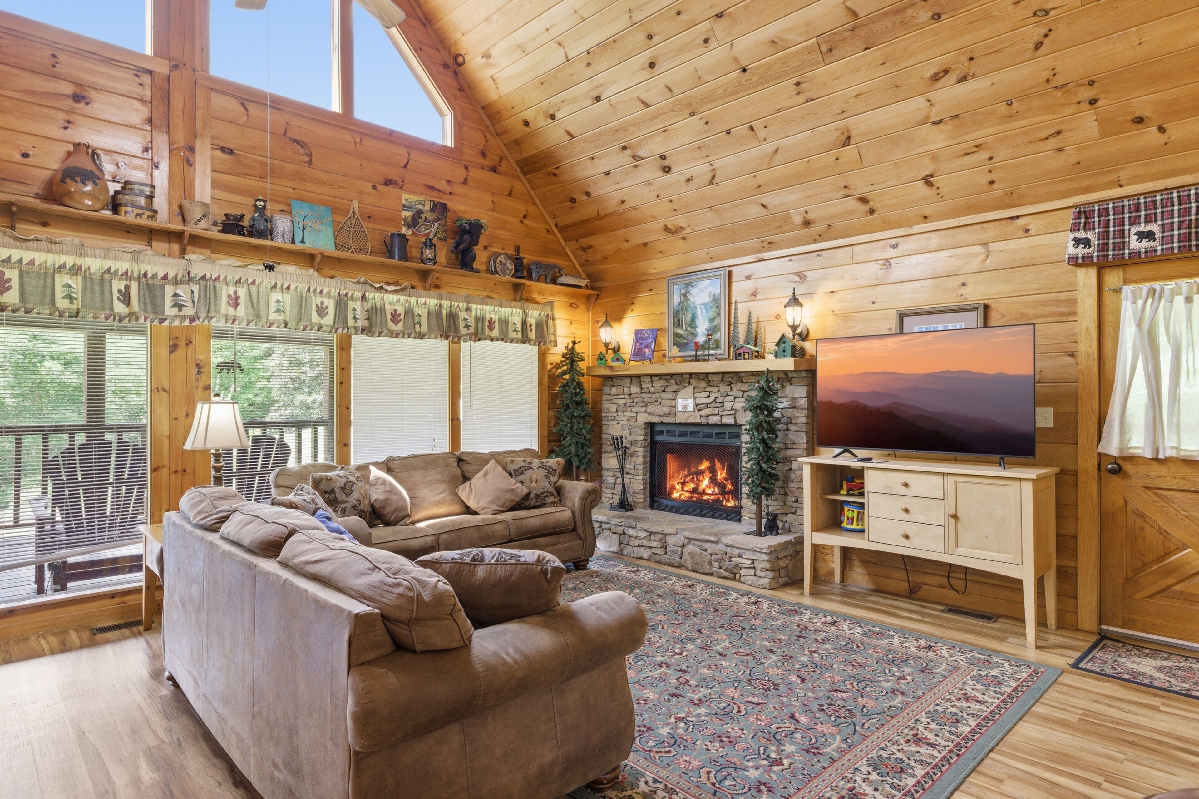 Smart TV, fireplace, ping pong