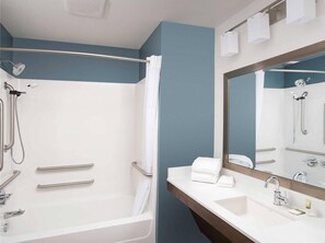 Bathroom - WoodSpring Suites Woodbridge Menlo Park Area (Metuchen)