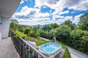 Terrace/patio - Spacious 4-bedroom house in charming Brod Moravice with AC (Brod Moracice)