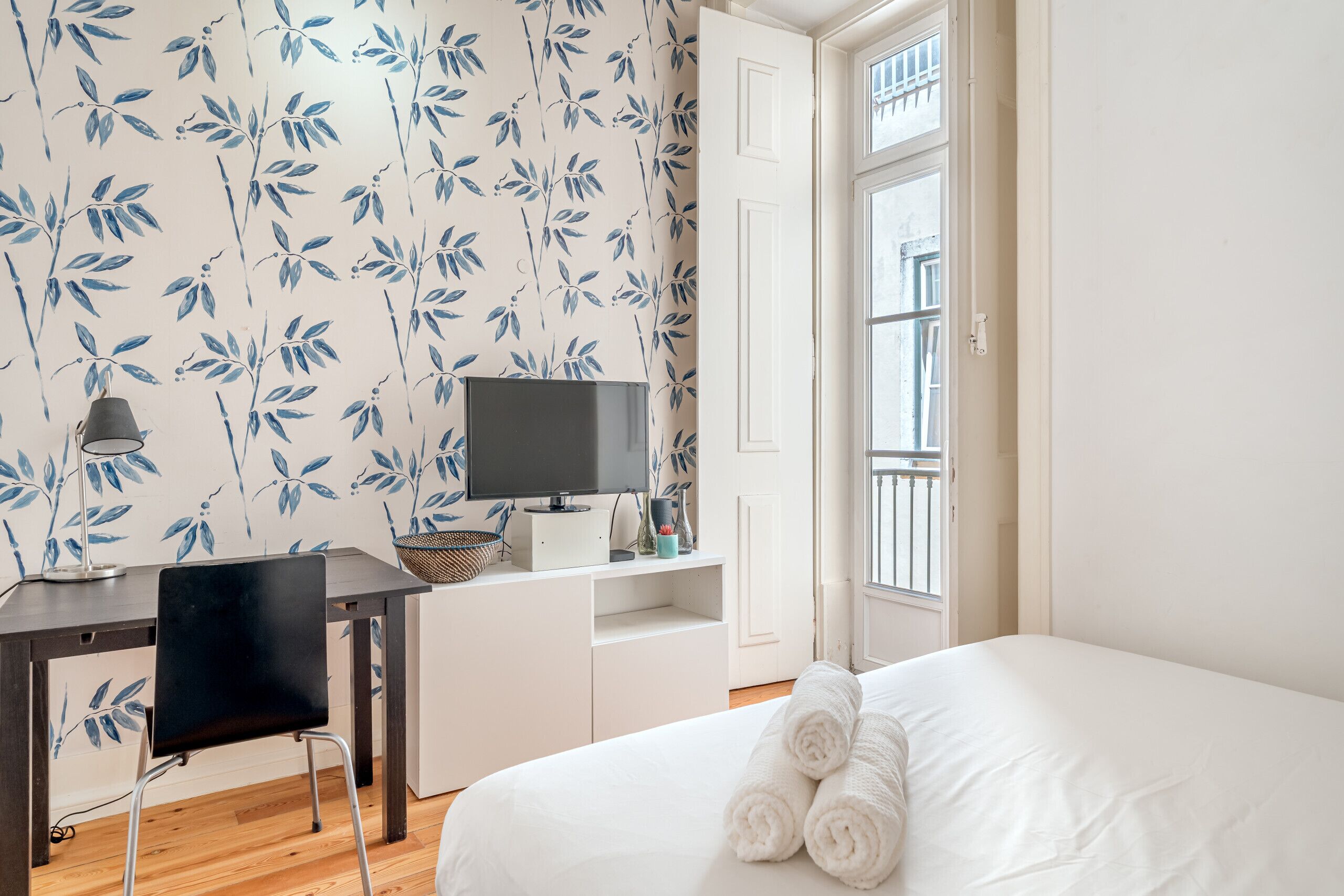 1 bedroom, bed sheets