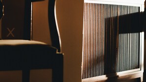 A chair with a backrest and armrests, positioned next to a radiator. - Ma' Ca' - La Grigia (Praiano)