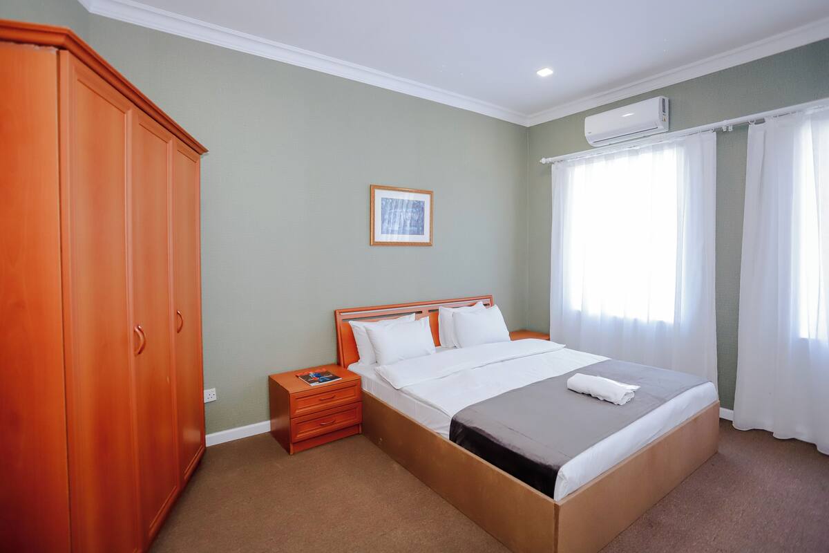 Habitación doble superior, vistas a la ciudad | Escritorio y espacio para trabajar con un portátil
