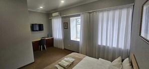 Kamar Double Superior, pemandangan kota | Meja kerja, ruang kerja ramah laptop, dan setrika/meja setrika