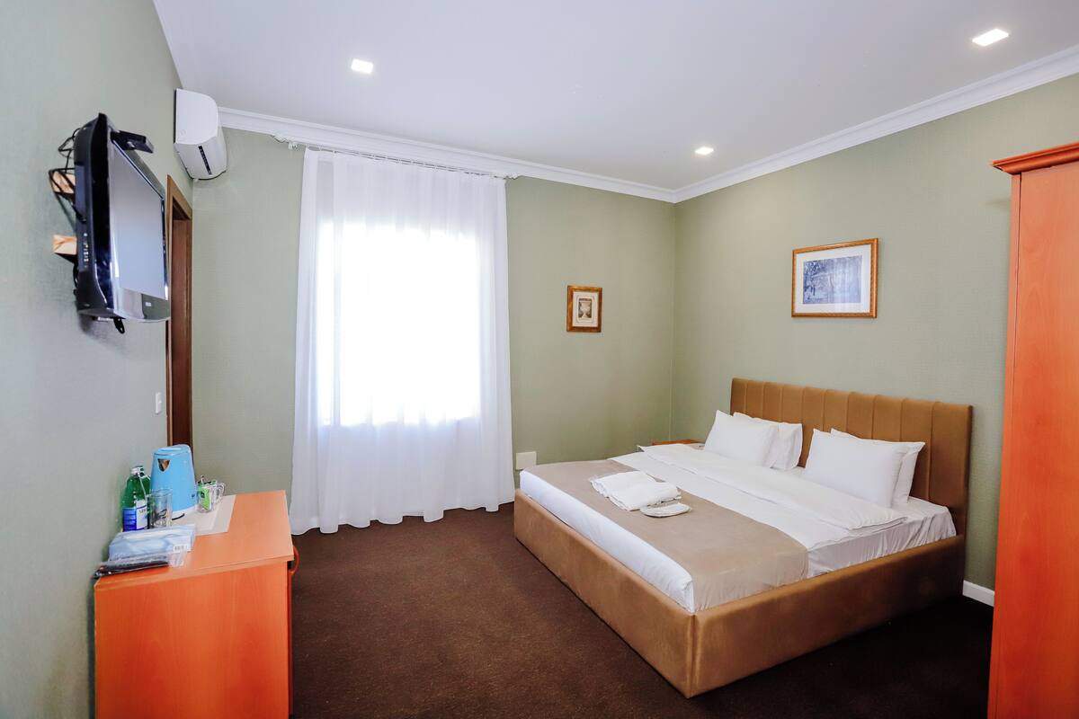 Habitación estándar doble, vistas al mar | Escritorio y espacio para trabajar con un portátil