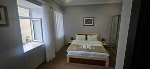 Chambre Double Supérieure, vue ville