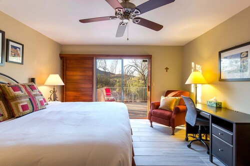 Castle Casita | Golf & Resort Views | Remodeled 2BR | Near JW Marriott | Sleeps 6