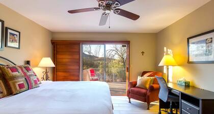 Castle Casita | Golf & Resort Views | Remodeled 2BR | Near JW Marriott | Sleeps 6