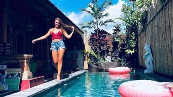 Outdoor pool, pool loungers