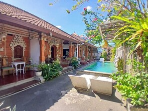 Exterior - Inn Between Hostel (UBUD)
