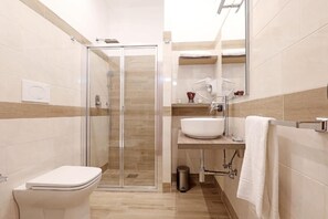Shower, hair dryer, bidet, towels - Olafo’s house (Roma)