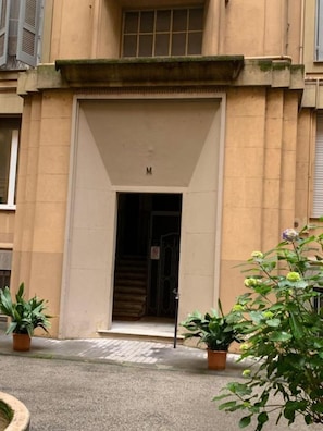 Exterior detail - Olafo’s house (Roma)