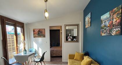 Bright, modern studio - quiet and secure - quick access to Paris