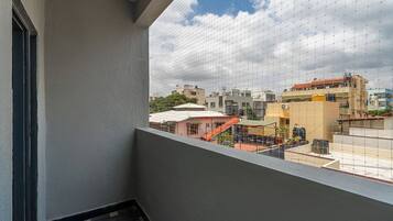 Bed in 10 Bed Mixed Dormitory with Balcony | Balcony