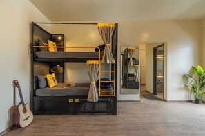 Dormitorio compartido básico, balcón | Wifi gratis