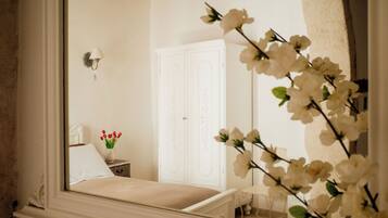 Single Room, 1 Queen Bed, City View | Laptop workspace, free WiFi