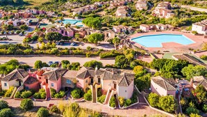 A coastal resort with villas, a large swimming pool, and a view of the sea. - Lavanda 2301 Bis by Interhome (Isola Rossa)