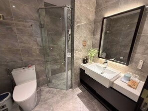 Luxury Apartment, City View | Bathroom - Saphire Ha Long Luxury apart (Hong Gai)