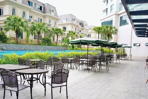 Outdoor dining - Saphire Ha Long Luxury apart (Hong Gai)