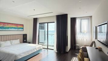 Luxury Apartment, Sea View | Desk, laptop workspace, free WiFi