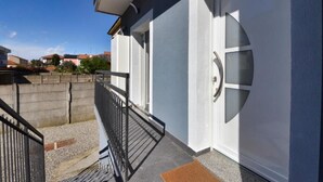 A modern building with a white exterior, a metal staircase, and a concrete wall. - GIOIA E RELAX DI ZR  (Rho)