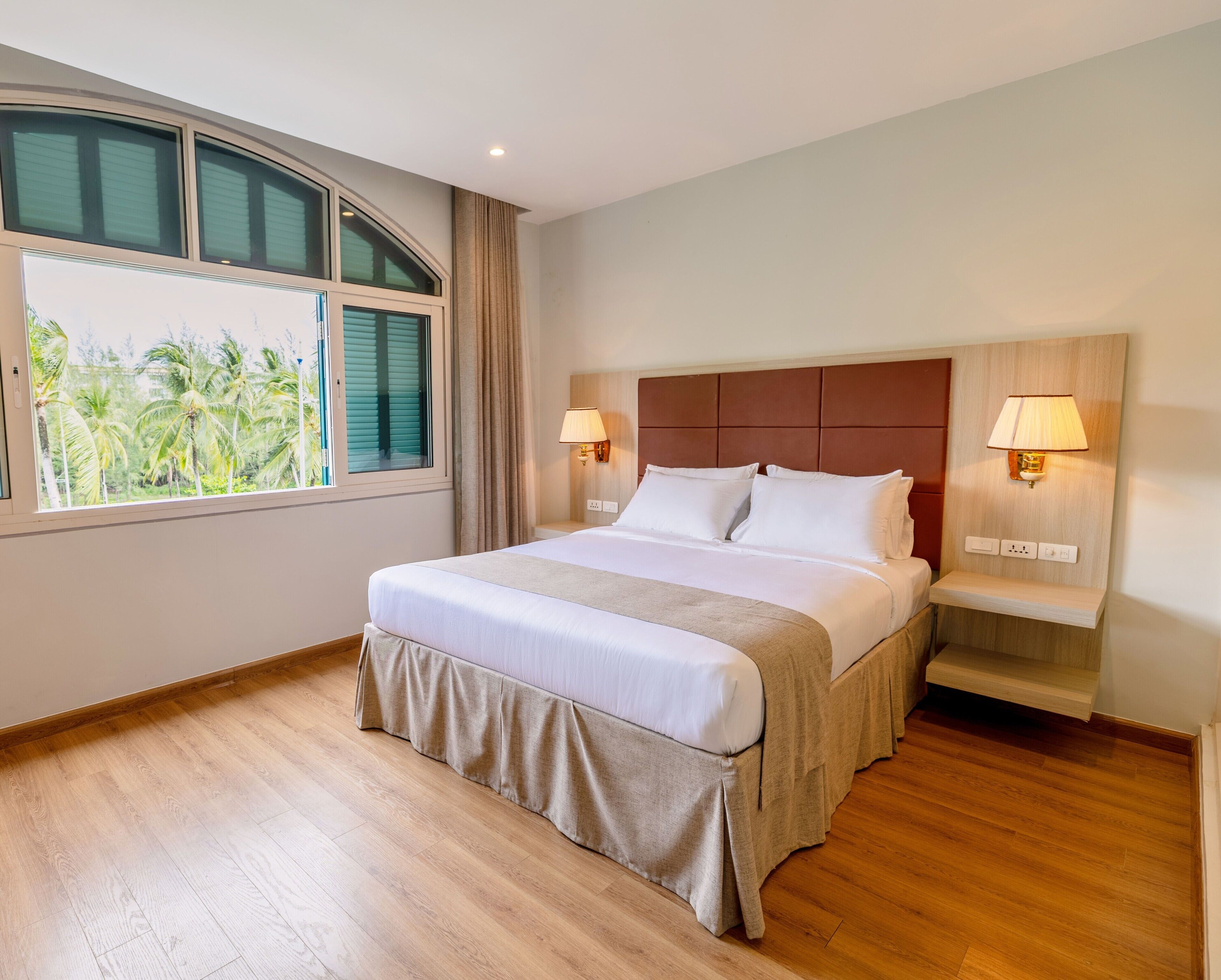 In-room safe, desk, laptop workspace, free WiFi