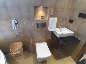 Shower, free toiletries, towels - Moresta Ajmer Hotel with Rooftop Bar (Ajmer)