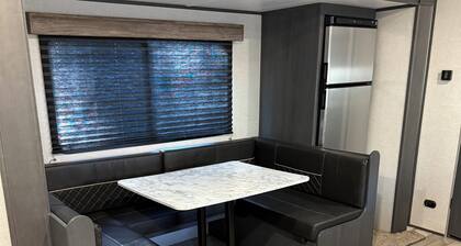 Serene 1-bedroom recreational vehicle with AC in Lenoir