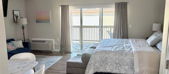 Beautiful Studio Apartment With King Sized Bed Just Blocks From the Beach!