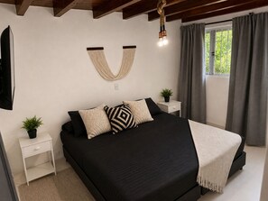 Iron/ironing board, free WiFi, bed sheets - Vrbo Property (Medellín)