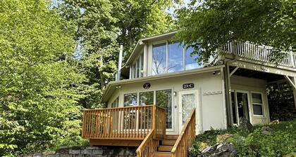Dream getaway unbeatable spot! 2bed 2bath condo directly across from skiing