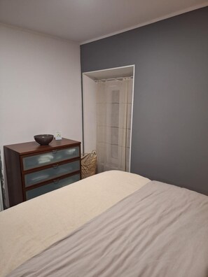 Room - Vrbo Property (Setúbal)
