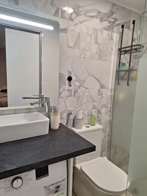Bathroom - Vrbo Property (Setúbal)