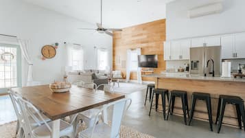 House, Private Bathroom (Afton Clubhouse) | Shared kitchen