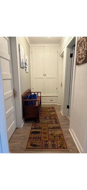 Interior - Fantastic 4-bedroom house in quaint Alturas for your getaway Centrally located!! (Alturas)