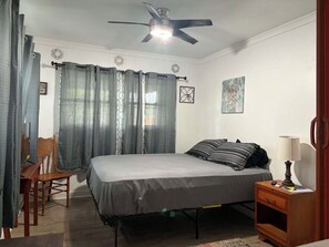 4 bedrooms, iron/ironing board, Internet, bed sheets