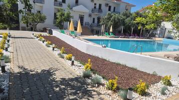 Seasonal outdoor pool